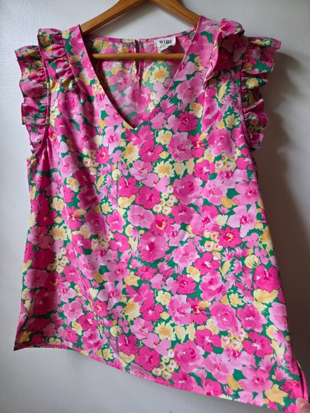 EUC BIBI FLORAL V NECK RUFFLED TOP SIZE XL